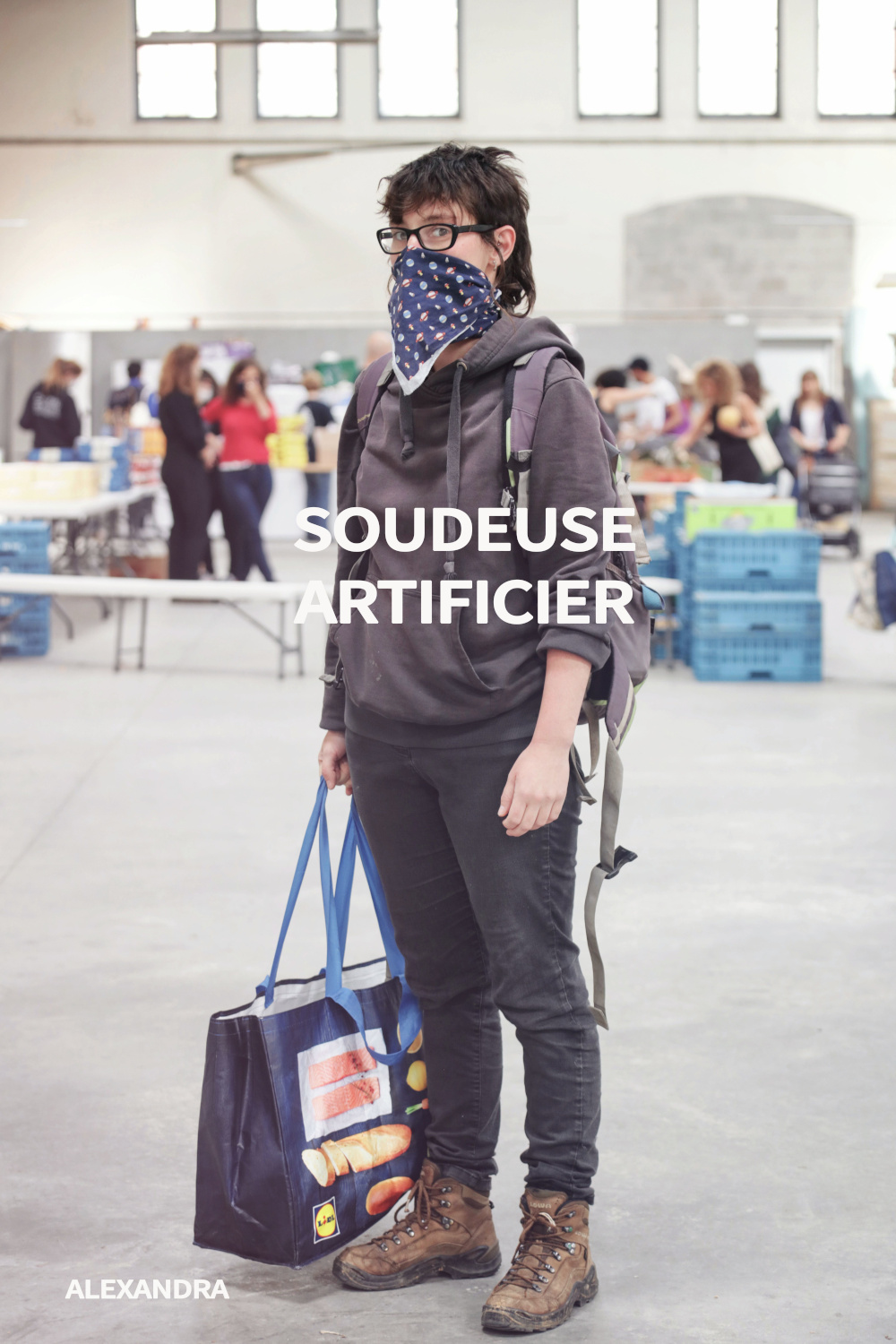 Comment monter un projet culturel et artistique si c’est déjà la survie ? Se loger, manger, accès à ses droits, s’éduquer, se protéger, penser à son bien-être physique et mentale ne sont pas un luxe mais une nécessité.